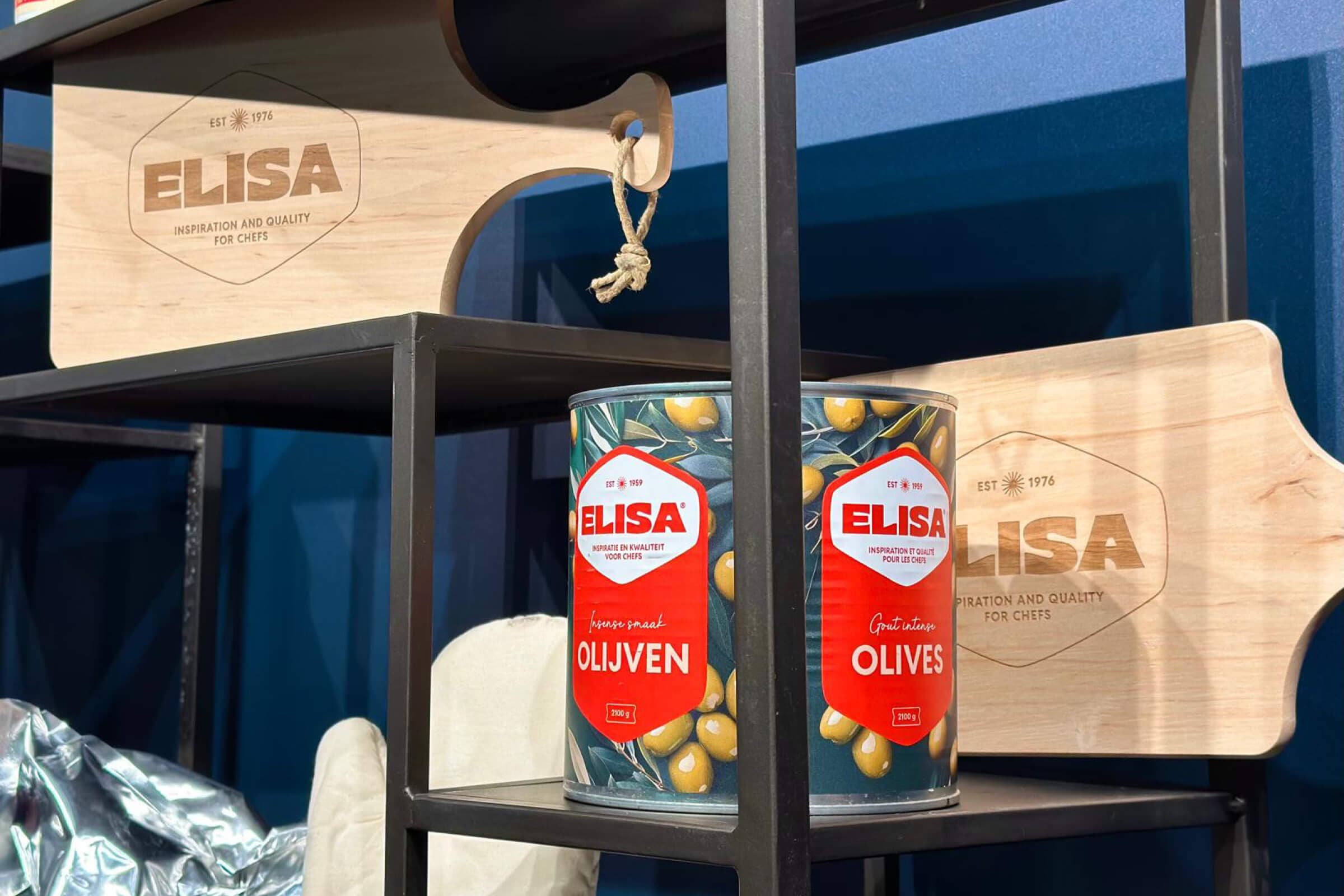 Labels voor olijfblikken en gepersonaliseerde snijplanken voor Elisa Foods